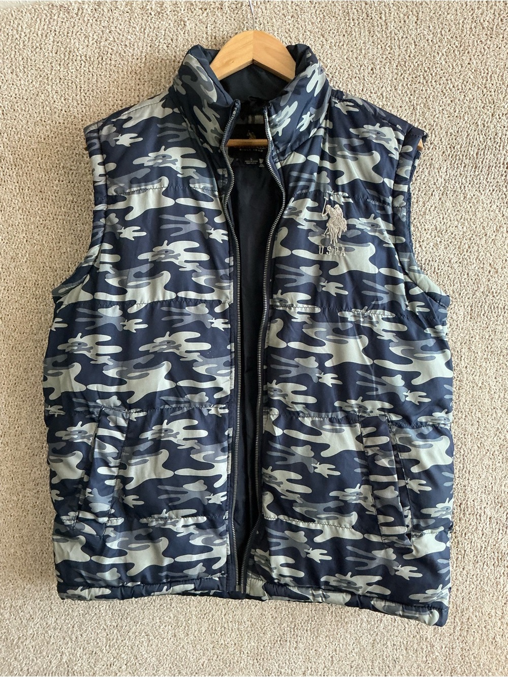 U.S. Polo Assn. Blue Camo Puffer Vest Size S – Missing Zipper Pull